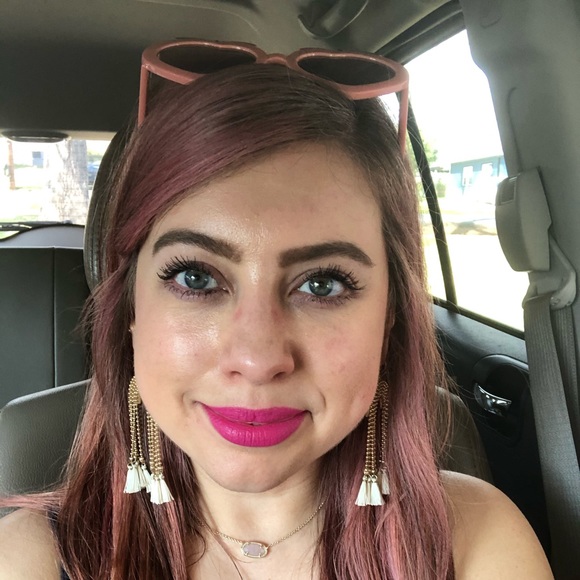 🤩 Meet your Posher, Lori! 🤩 - Picture 10 of 10